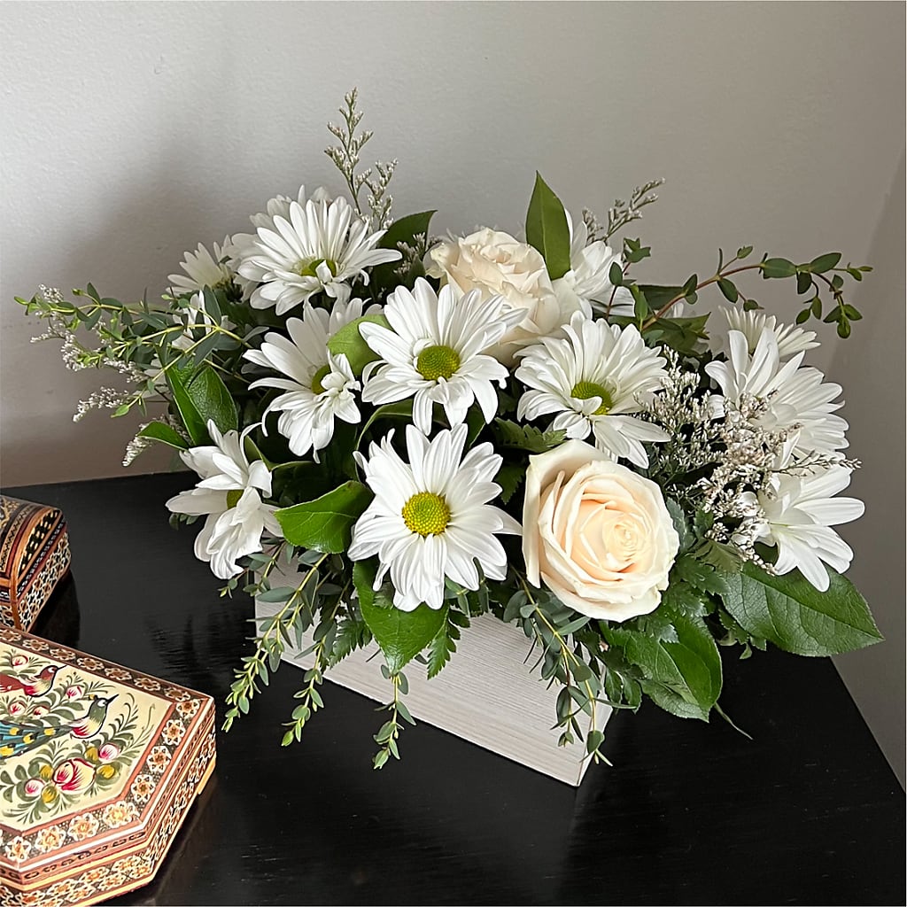Fresh Linen Box Bouquet – BEN & NEVA'S FLOWERS, Grand Saline TX