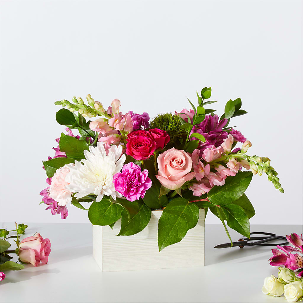 Sweetberry Box – A Florist Original – BEN & NEVA'S FLOWERS, Grand Saline TX