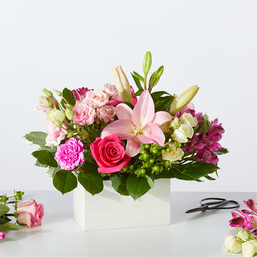 Sweetberry Box – A Florist Original – BEN & NEVA'S FLOWERS, Grand Saline TX