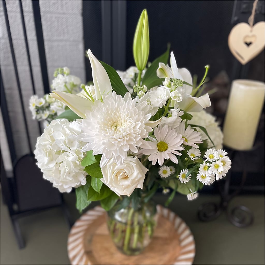 Classic Ivory – A Florist Original – BEN & NEVA'S FLOWERS, Grand Saline TX